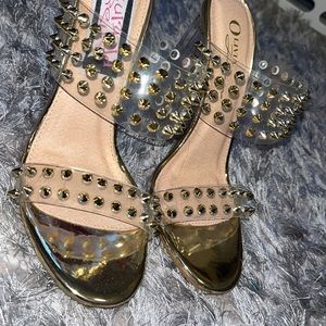 GOLD heel size 7